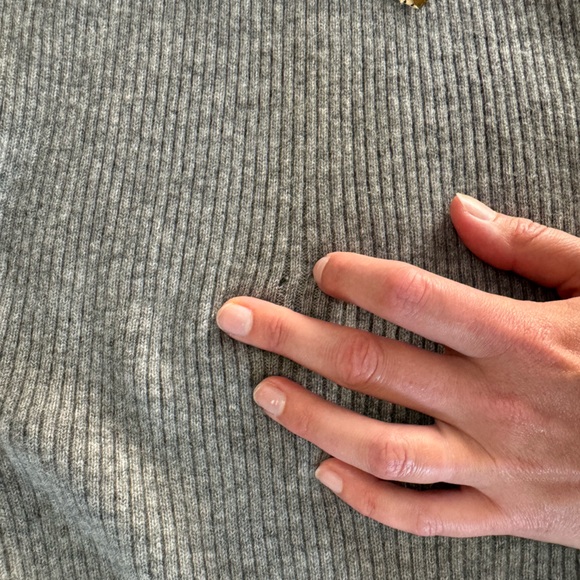 Slim Ribbed Cashmere Turtleneck - Picture 7 of 8